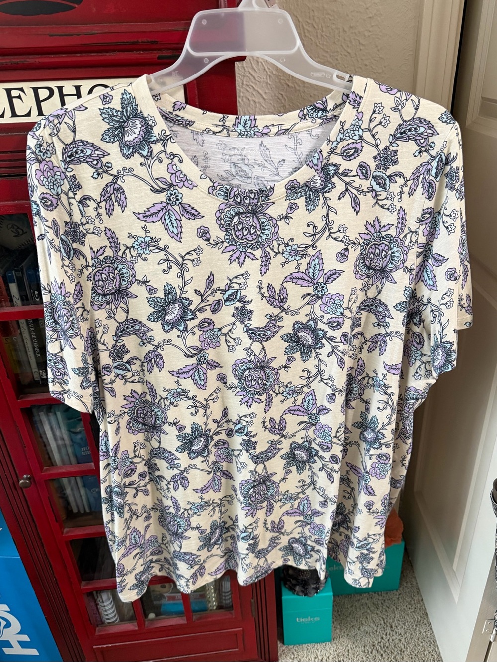 Lane Bryant Cream Floral Short Sleeve Tee with Purple & Blue Print Size 18/20